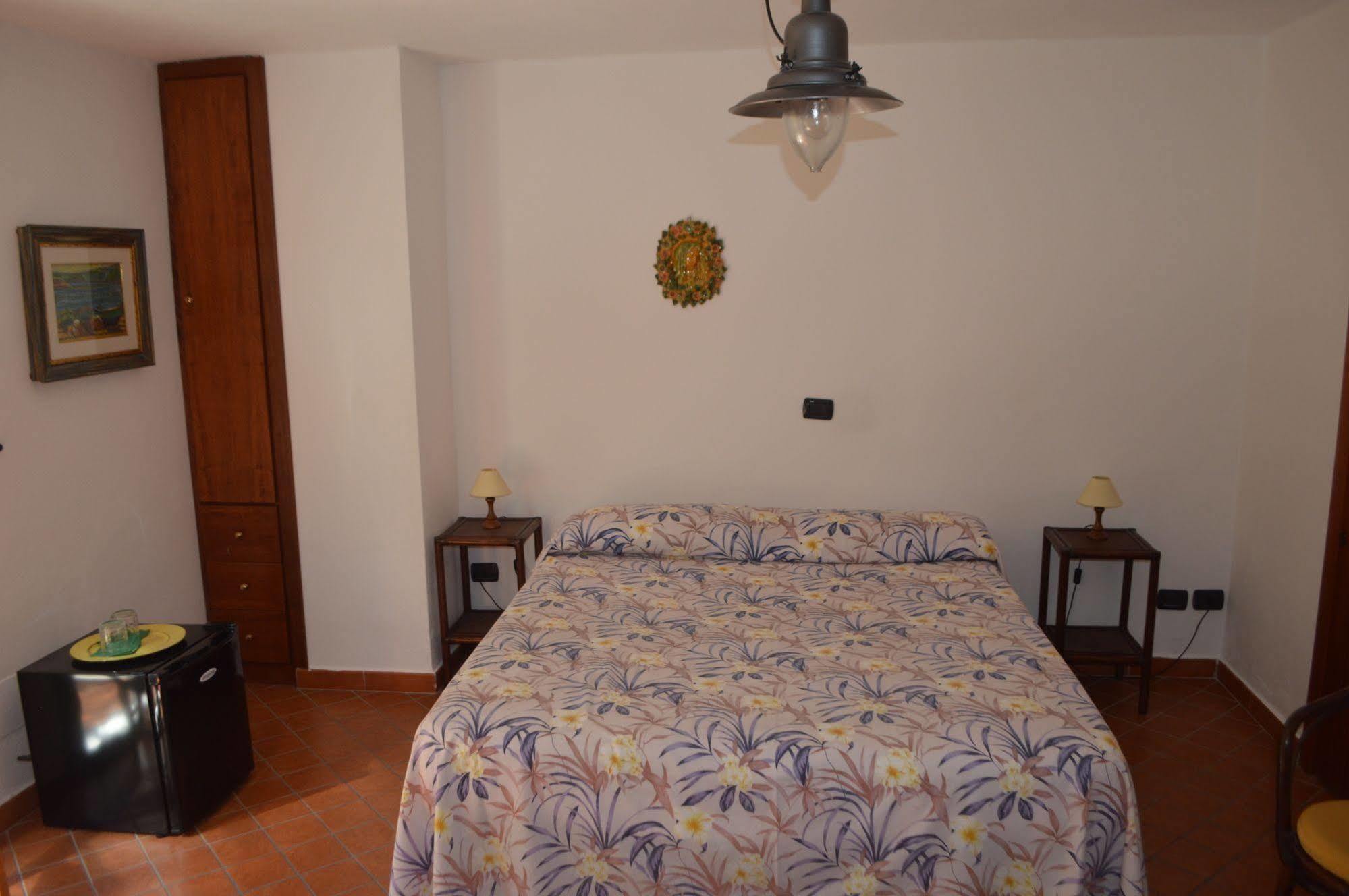 Le Piccole Grotte Bed & Breakfast Scilla Exterior photo
